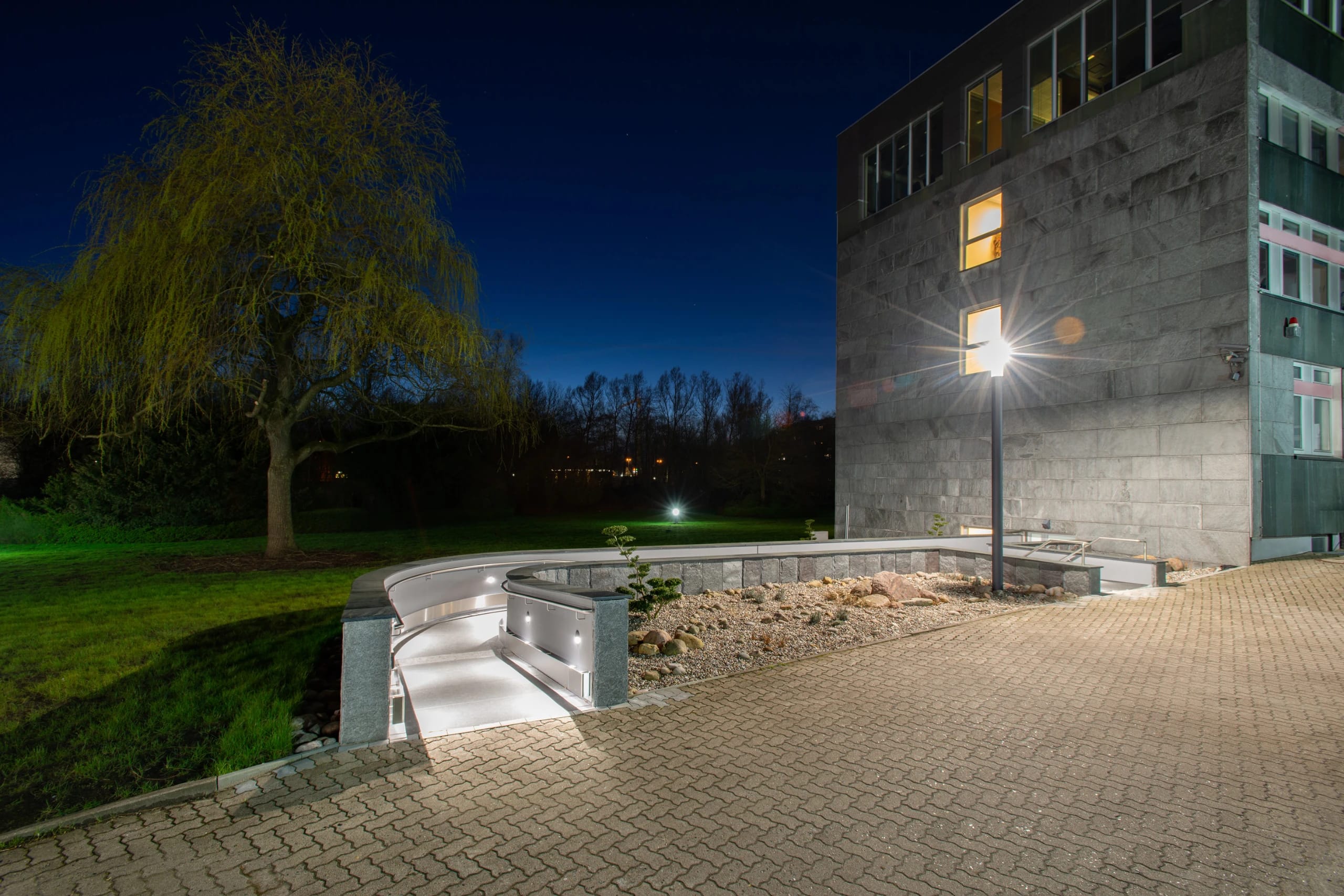 Outdoor Area with Ramp